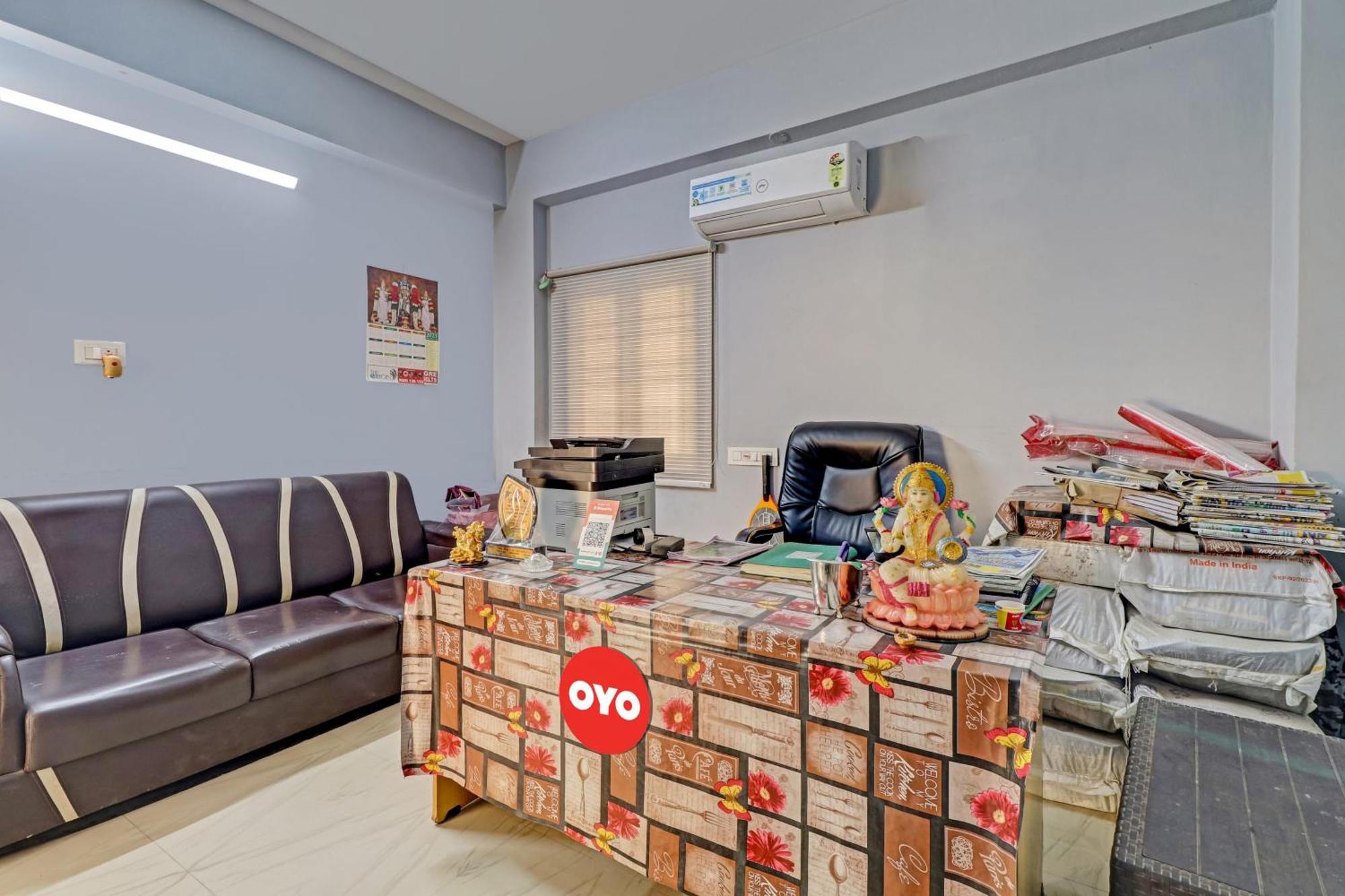 Oyo Vnr Convention Hotel คุนตูร์ ภายนอก รูปภาพ