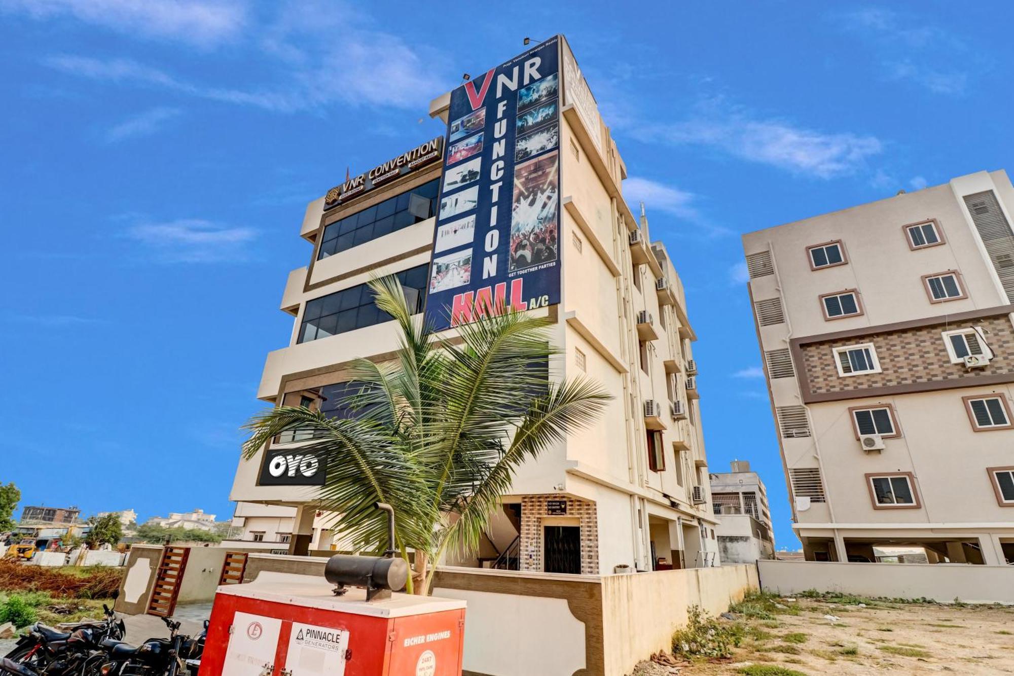 Oyo Vnr Convention Hotel คุนตูร์ ภายนอก รูปภาพ