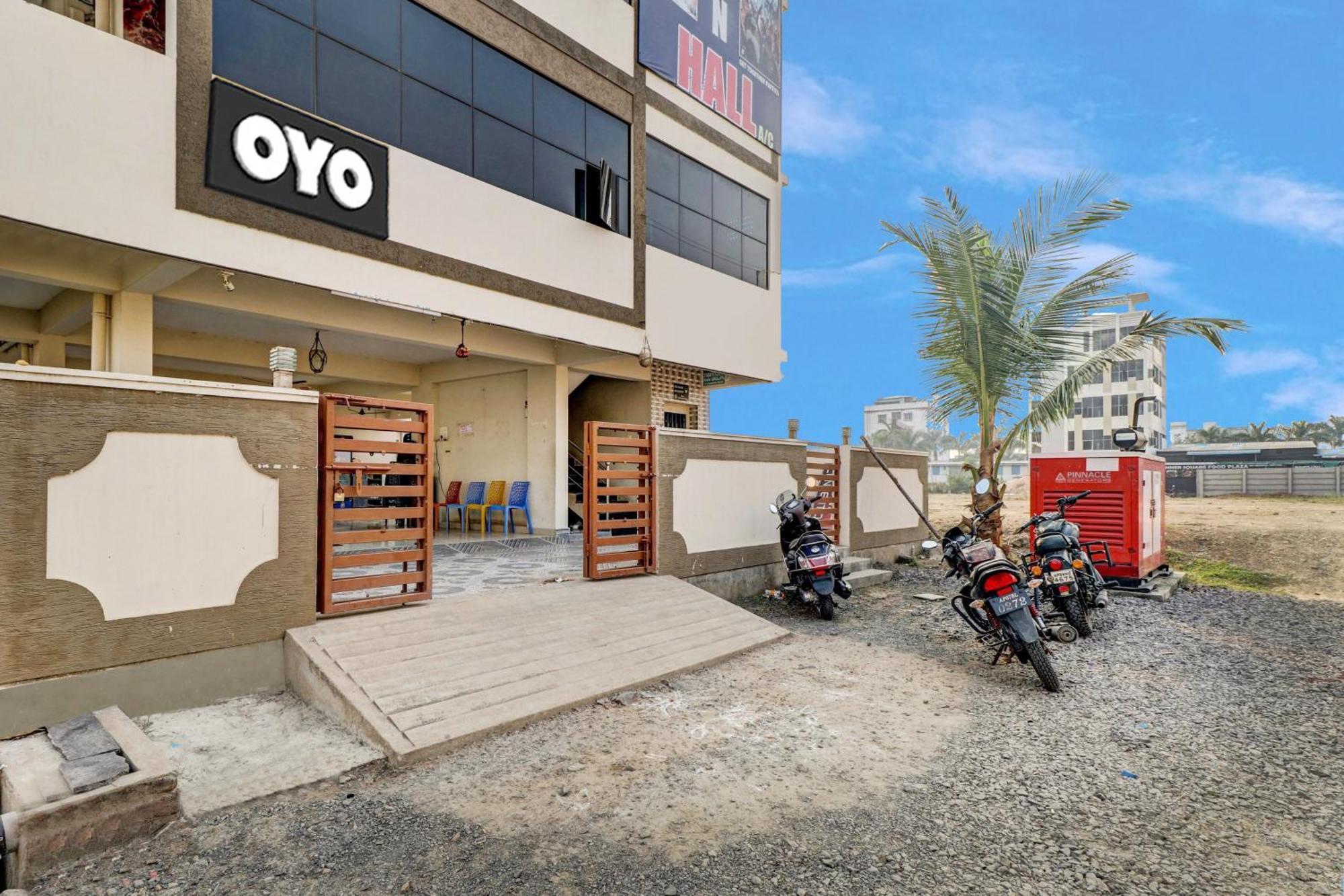 Oyo Vnr Convention Hotel คุนตูร์ ภายนอก รูปภาพ